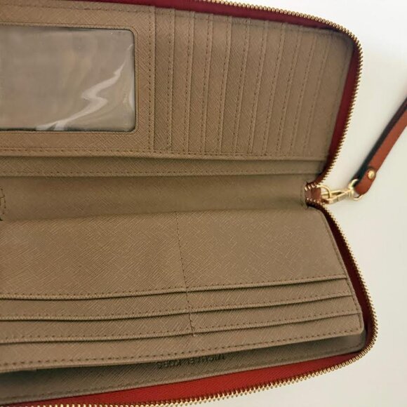 Pre-Owned Michael Kors Jet-Set Travel Wallet - Picture 9 of 11